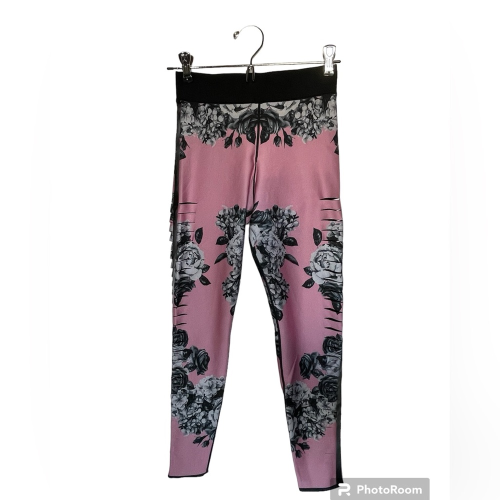 Sprinter Silk Slash Legging in Posey Print Legging by ULTRACOR Size M